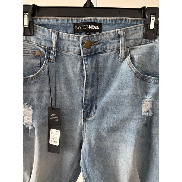 NWT Boyfriend Jeans 13 Light Wash Distressed Cropped Streetwear Festival Grunge - Picture 9 of 15